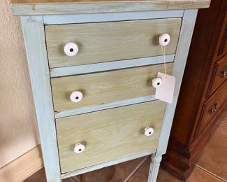 MARTHA WASHINGTON SIDE TABLE