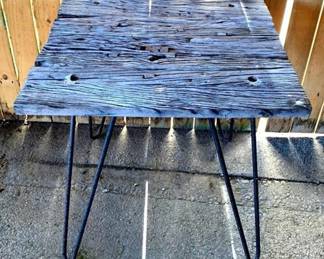 147 - Table - 24" x 25" x 25"
