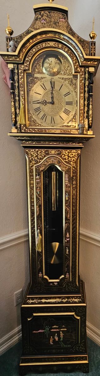 Grandfather clock with exquisite Chinoiserie case 