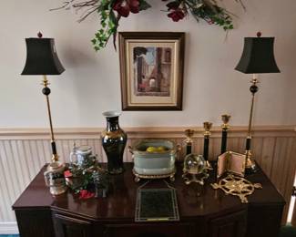 TV stand/console; accessories