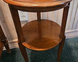 Small 2-tier table