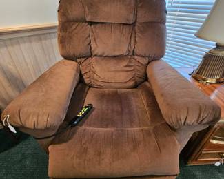 Power lift chair with remote control
