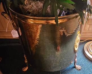 Large clawfoot planter