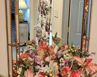 Additional mirror; floral arrangement