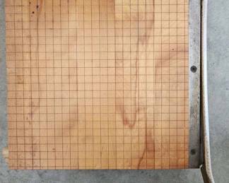Paper cutter