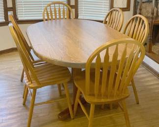 Kitchen Table And 6 Chairs