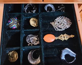 Jewlery - earrings