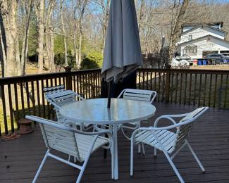 Brown Jordan Patio Table w/ 4 Chairs & Umbrella