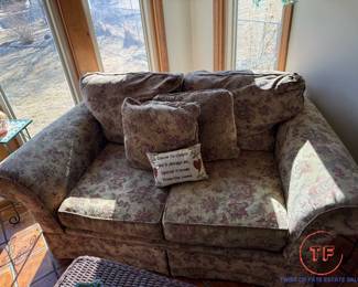 Broyhill Floral Loveseat
