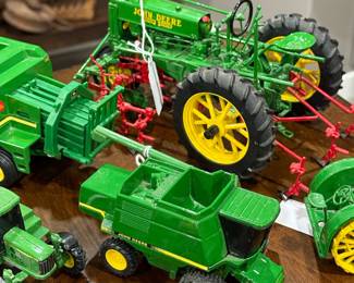 JOHN DEERE Die Cast Tractors Collection  