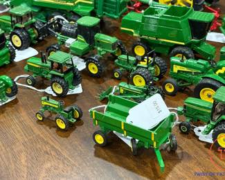 JOHN DEERE Die Cast Tractors Collection  