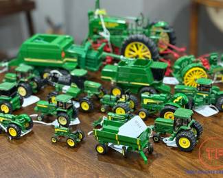 JOHN DEERE Die Cast Tractors Collection  
