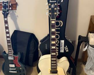 IBANEZ Artcore AF75TDG Hollow Body Electric Guitar in White with Maple Body and Mahogany Neck  2 Humbucker Pickups and Tremolo Tailpiece