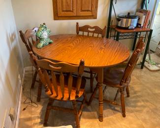 NICE TABLE AND CHAIRS