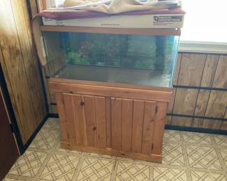 NICE  LARGE FISH AQUARIUM 