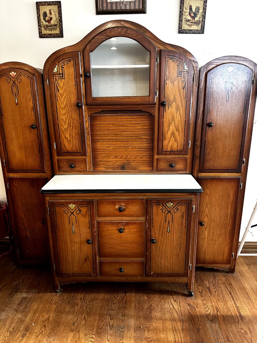 HOOSIER CABINET CLOSED