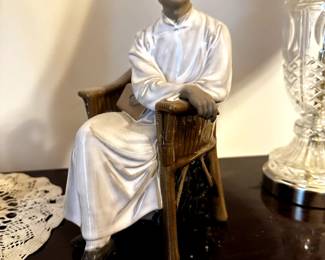 VINTAGE LU XUN PORCELAIN STATUE