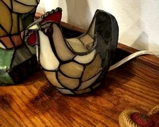 VINTAGE TIFFANY STYLE CHICKEN LAMP