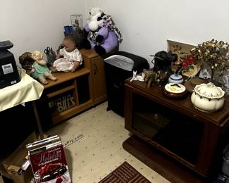 TV STANDS SHREDDER KNICK KNACKS