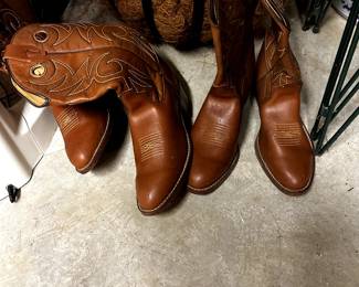 COWBOY BOOTS