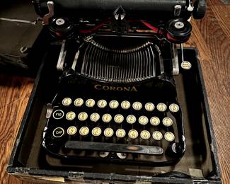 CORONA FOLDING TYPEWRITER