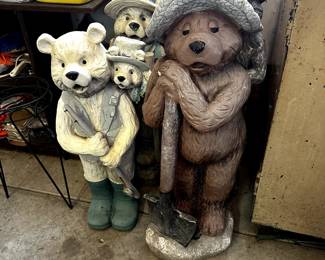 OUTDOOR BEAR FAMILY DECOR