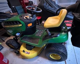 John Deere Riding Mower Nearly New Condition 