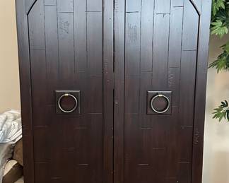 Howard Miller Large Bar Cabinet 
