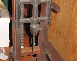 Antique Barn Beam Timber Frame Auger Drill Hand Crank Wood Cast Iron Press Tool