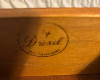Drexel White Wood night stand
18.25”w 15.5”d 26.25”t.    $ 125.00