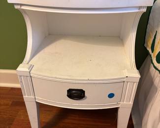 Drexel White Wood night stand
18.25”w 15.5”d 26.25”t.    $ 125.00