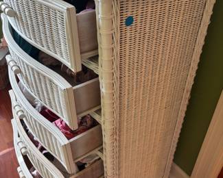 White Wicker Dresser 5 drawers w glass top
34.5”w 22”d 50”t.   $ 350.00