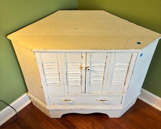 White Wood distressed Corner cabinet
43”w 23”d 31.5”.  $ 185.00