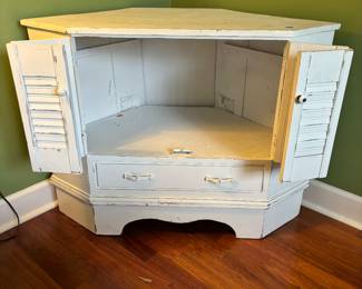 White Wood distressed Corner cabinet
43”w 23”d 31.5”.  $ 185.00