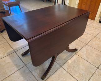 Duncan Phyfe drop leaf table
42”W 26”-54”L 30”T.      $450.00