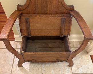 Antique Oak Quartsawn Hall Bench
30”w 14.75”d 35”t.    