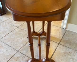 Oval side table w/drawer
29”w 21”d 26.5”t.  $65.00