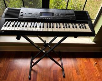 Yamaha PSR-320 Electric Keyboard and stand.  