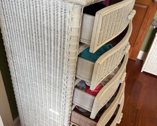 White Wicker Dresser 5 drawers w glass top
34.5”w 22”d 50”t.   $ 350.00