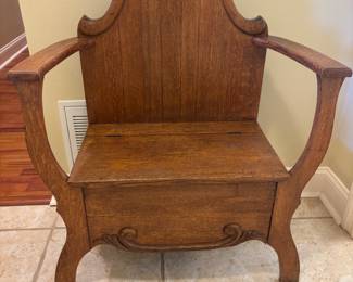 Antique Oak Quartsawn Hall Bench
30”w 14.75”d 35”t.    