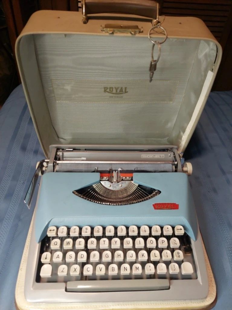 Royal Vintage Typewriter
