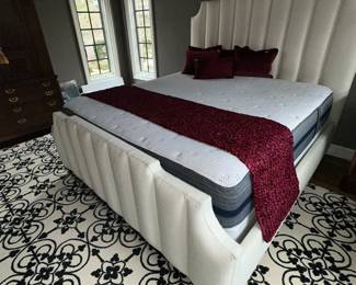Bernhardt Bed w/ mattress in EXCELLENT CONDITION...the MSRP on this combo is almost 10K 