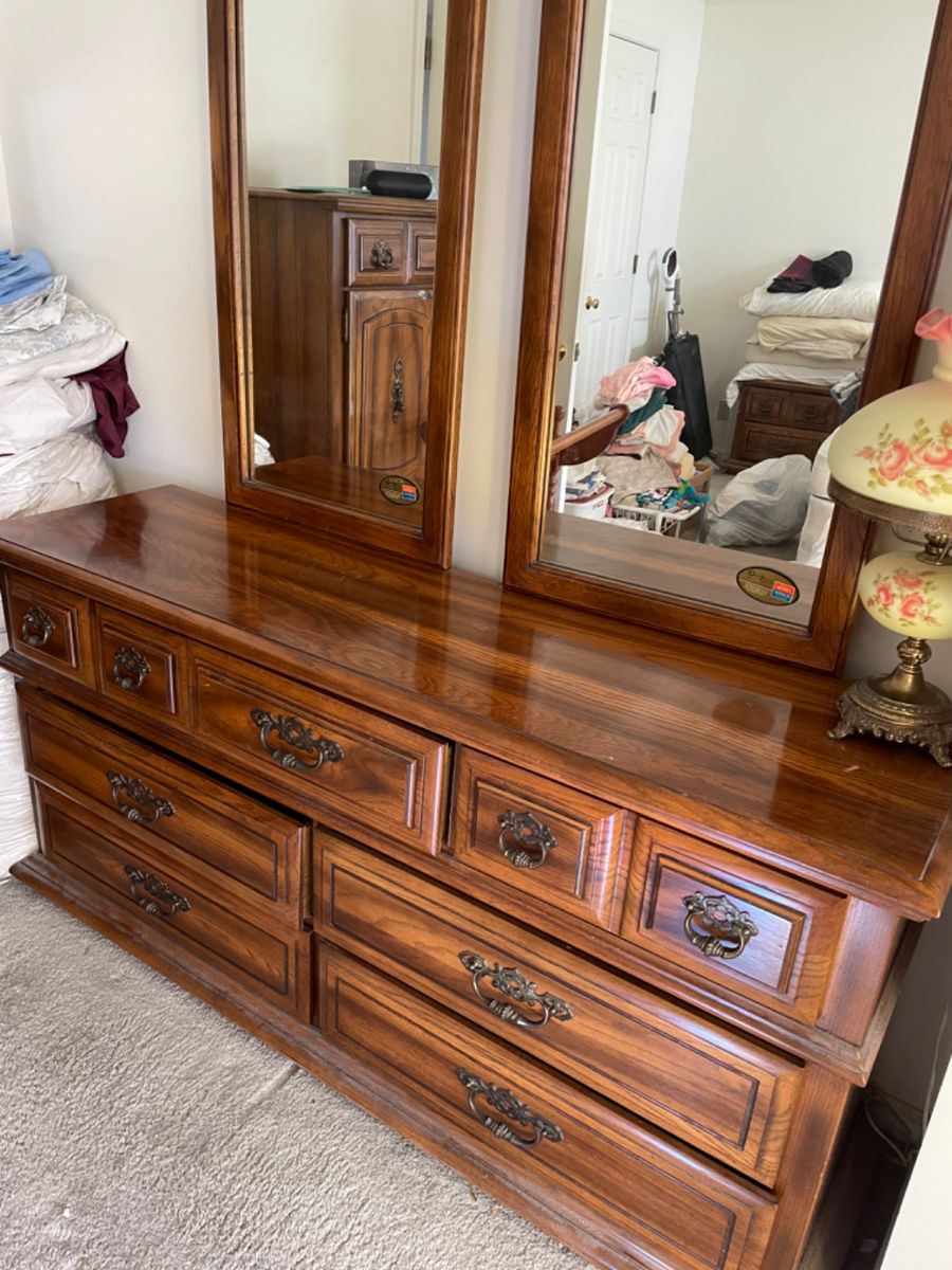 Dresser 2 Mirrors