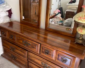 Dresser 2 Mirrors