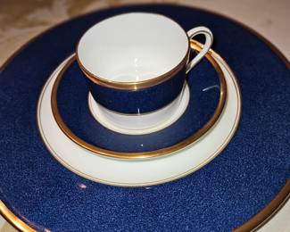 Coalport Athlone Blue  
6 dinner plates 
6 dessert plates 
4 salad plates 
2 cups w/ saucers 