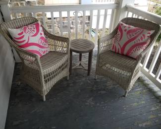 Pretty porch furniture - 4 chairs available