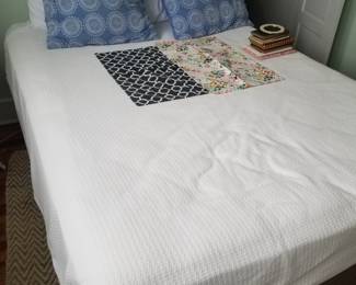 Queen bed & bedding