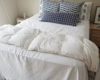 Queen bed & bedding