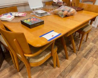 Heywood mid century modern dineing table and chairs