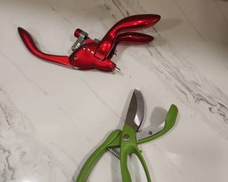 TRUDEAU KITCHEN SHEARS AND WINE BOTTLE OPENER